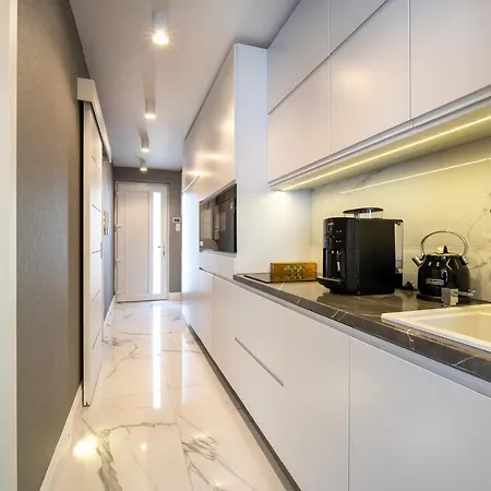 Solaris Luxory 아파트 블로톤퓌레드